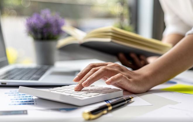 Factors Influencing Salary Outcomes for Bayes MIM Graduates