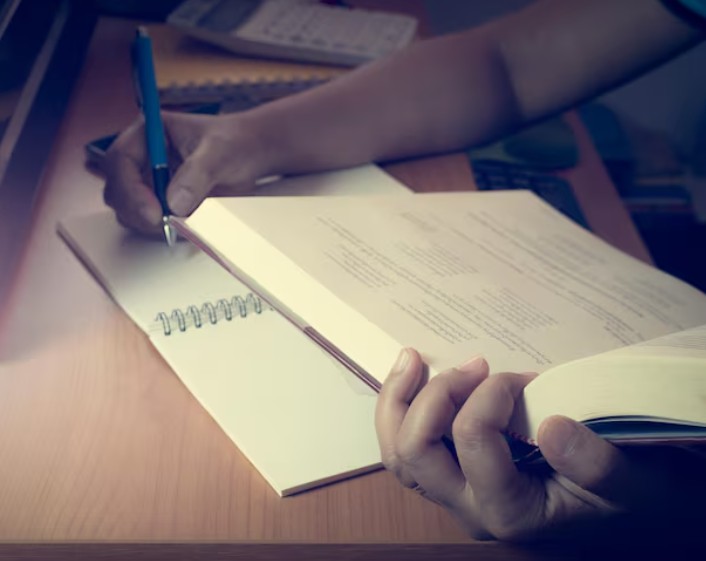LBS MBA Essay Prompts & Word Limits