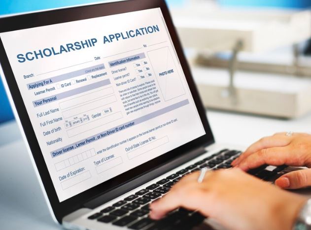 How to Apply for UW MBA Scholarships